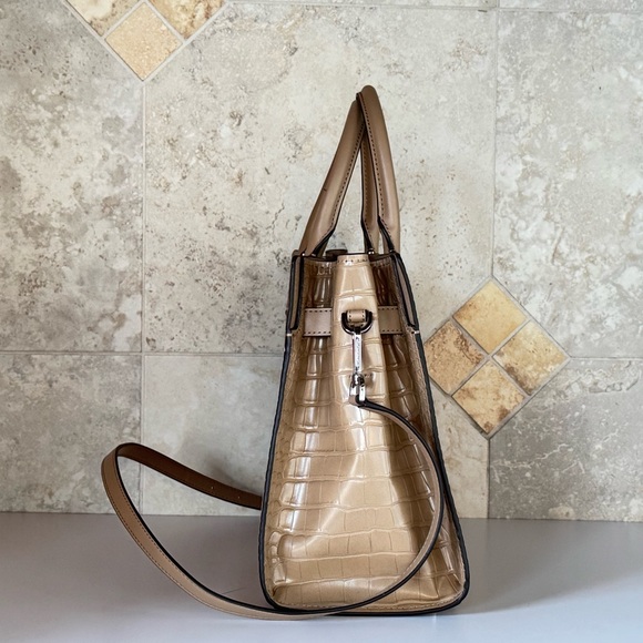 Michael Kors Hamilton MD Crocodile-Embossed Shoulder Bag Camel - Picture 5 of 14